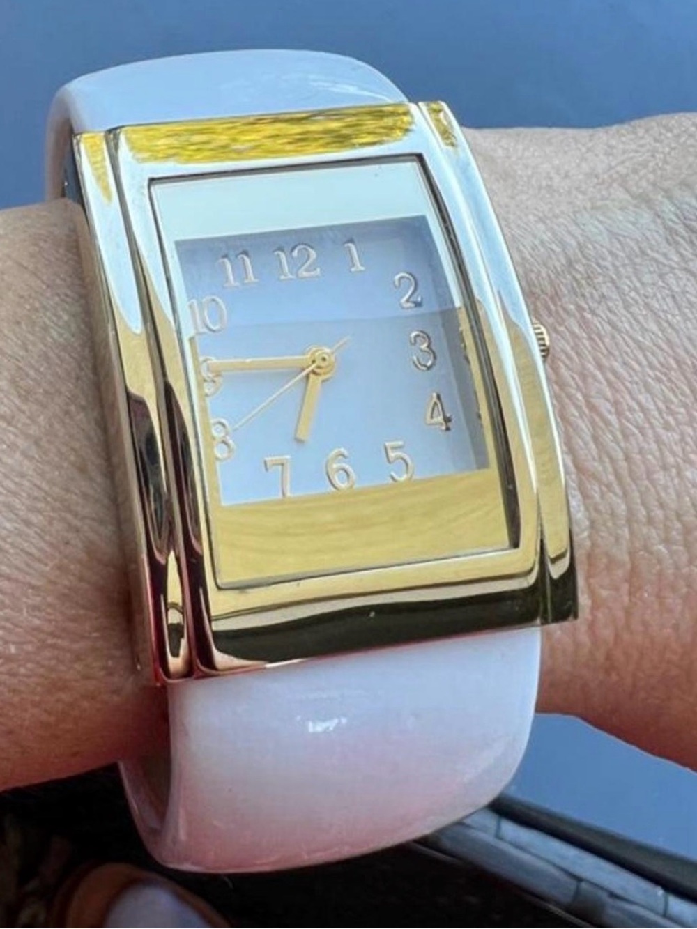 Vintage Y2K Gold-Tone Face White Bracelet Fashion Watch
